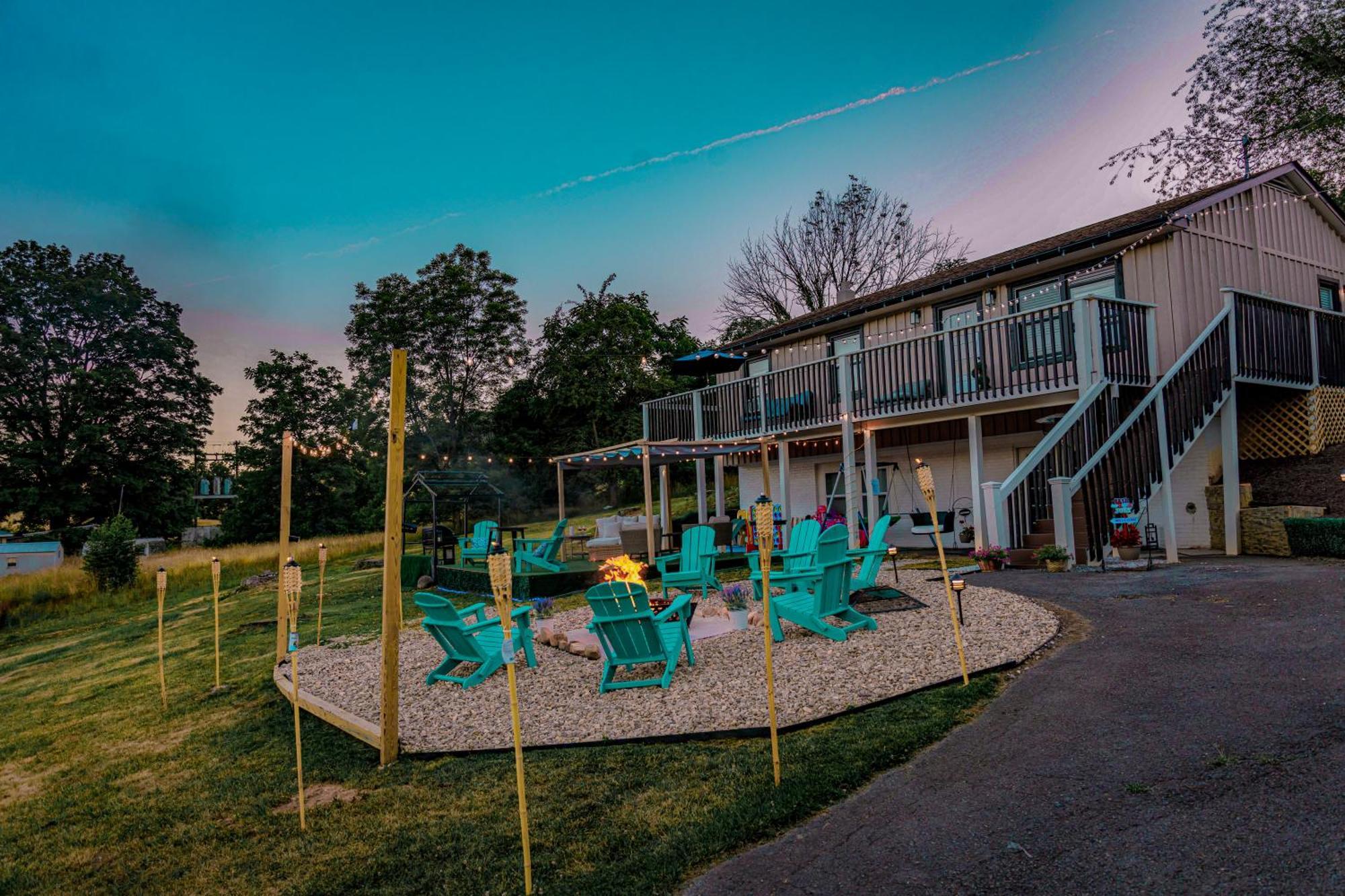 Carloover Vista: Mountain Escape Hot Springs Bagian luar foto