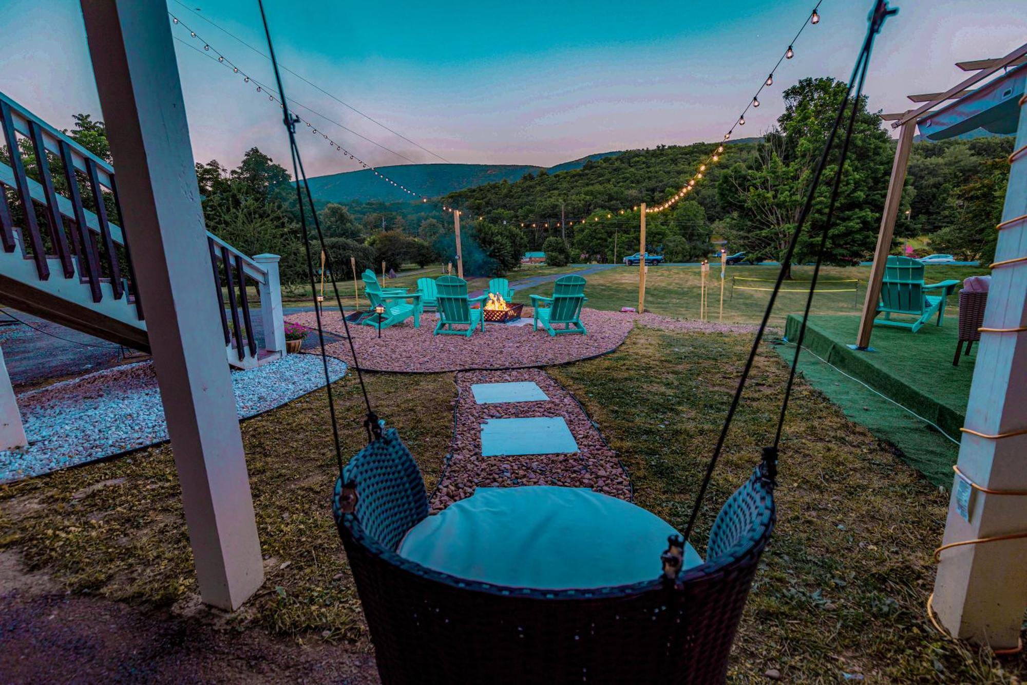 Carloover Vista: Mountain Escape Hot Springs Bagian luar foto
